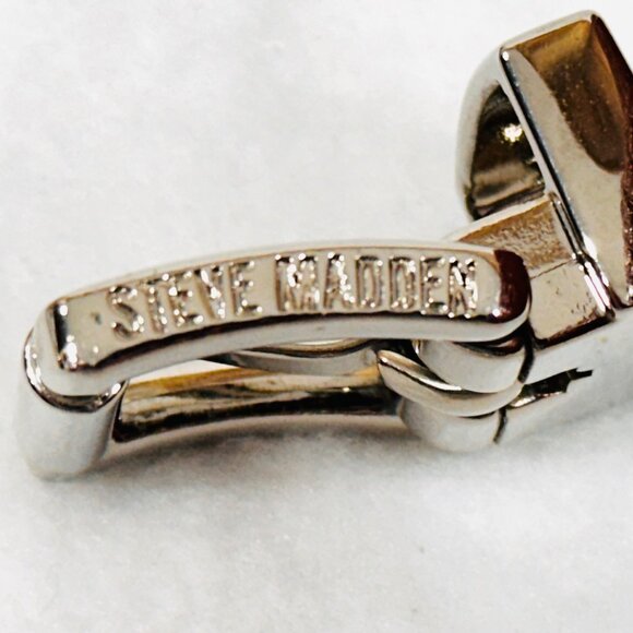 Steve Madden Faux Leather Reversible Belt w/Twist Buckle - Size M - Picture 5 of 11